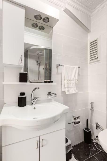 Practical And Cozy Flat Near Taksim Istikal
