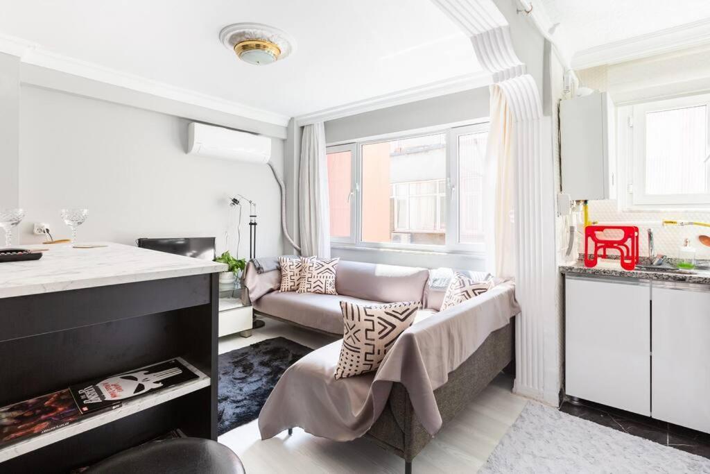 Practical And Cozy Flat Near Taksim Istikal *